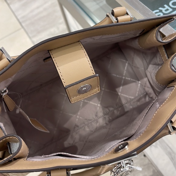 MICHAEL KORS HAMILTON MEDIUM SATCHEL 
 COLOR: Camel
NWT - Picture 10 of 16